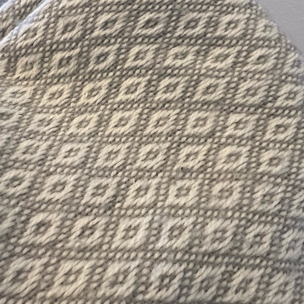 Gray Diamond Patterned Scarf - Picture 2 of 2